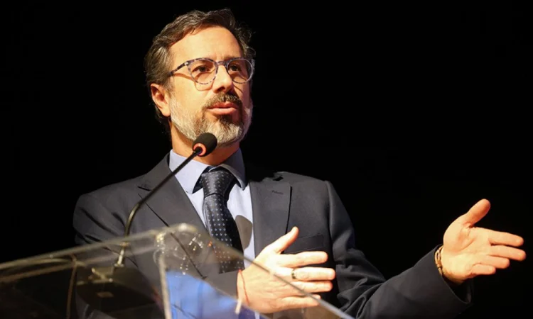 Rigor cobrado do Brasil parece não ser igual para empresas dos EUA, diz ministro da CGU
