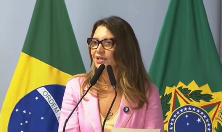 PoderData: 52% desaprovam participação de Janja no governo Lula