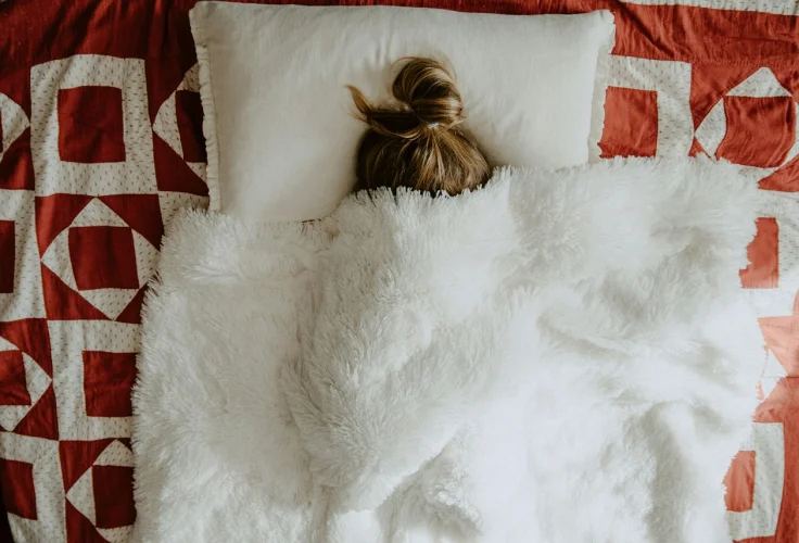 O que fazer quando a cama gelada provoca insônia no inverno