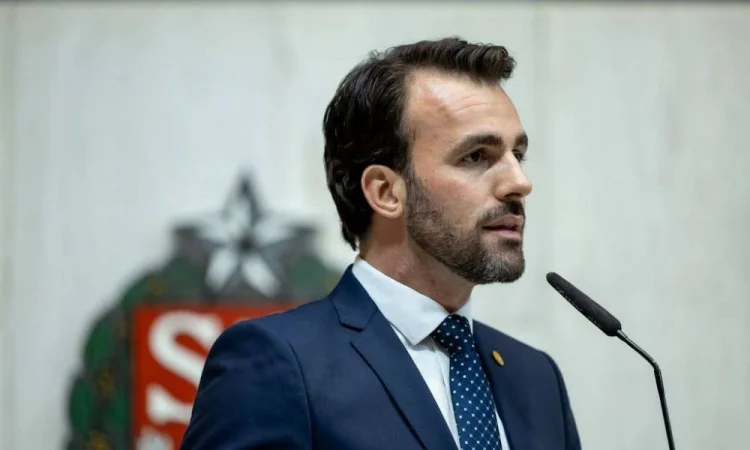 Deputados da Alesp avaliam advertência a Lucas Bove por briga com Mônica Seixas no plenário