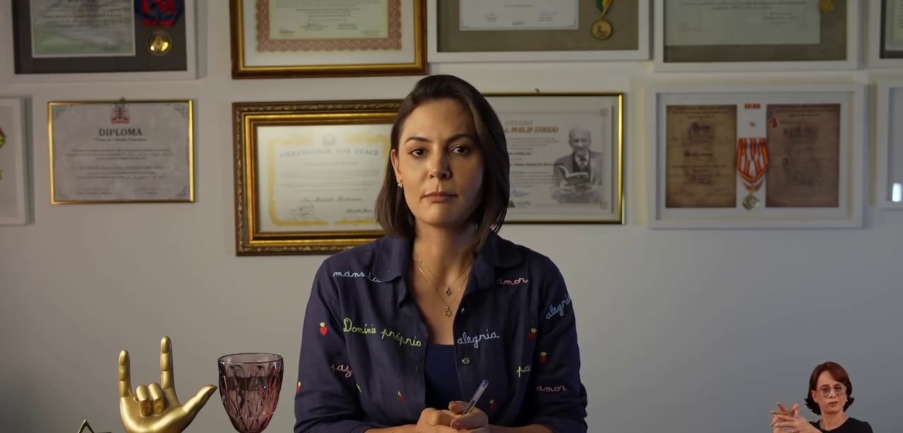 Michelle e a fratura exposta na família Bolsonaro - O Assunto #1748