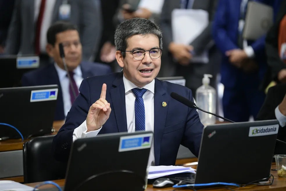 Randolfe Rodrigues anuncia pré-candidatura à reeleição ao Senado pelo Amapá
