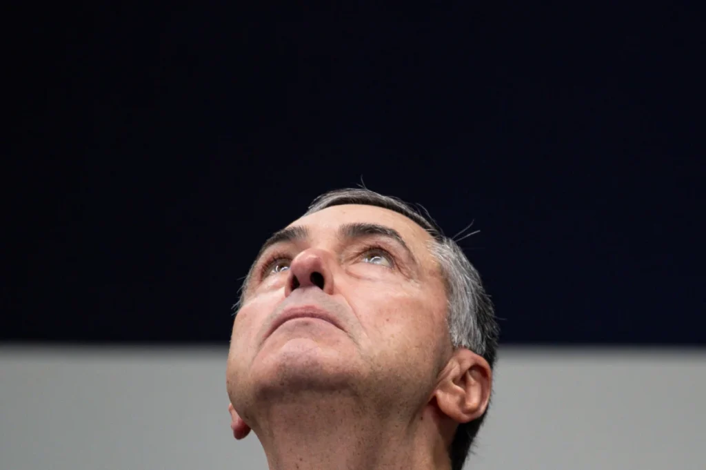 Barroso é surpreendido no exterior; veja vídeo