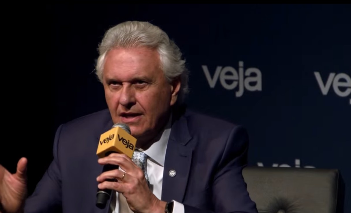 Caiado evita críticas a Flávio Bolsonaro e defende presunção de inocência