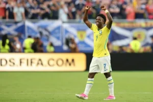 COPA DO MUNDO – Com dois de Vini, Brasil bate Escócia na volta de Neymar e avança como líder