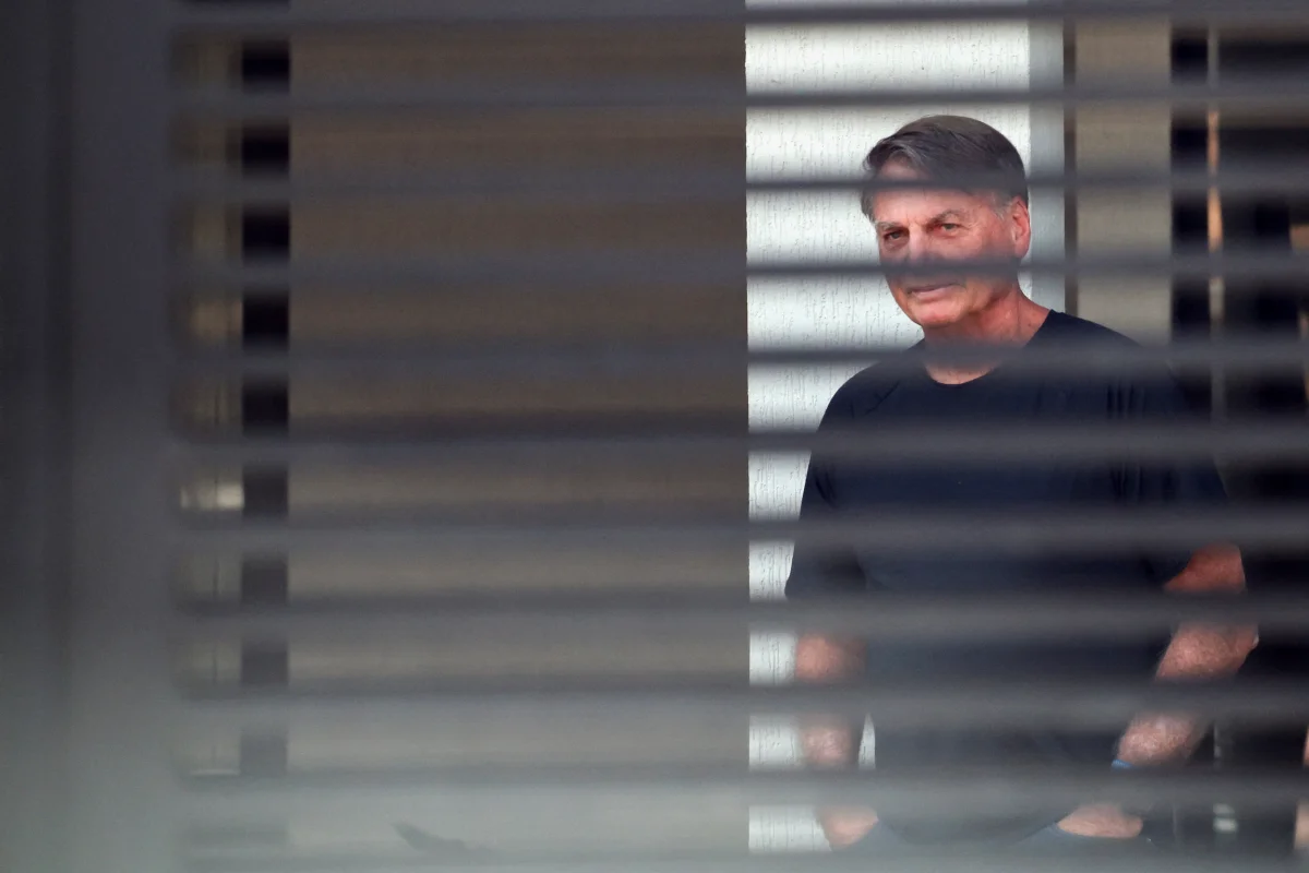 Moraes mantém prisão domiciliar de Bolsonaro e suspende visitas 'político-eleitorais' até o fim das eleições