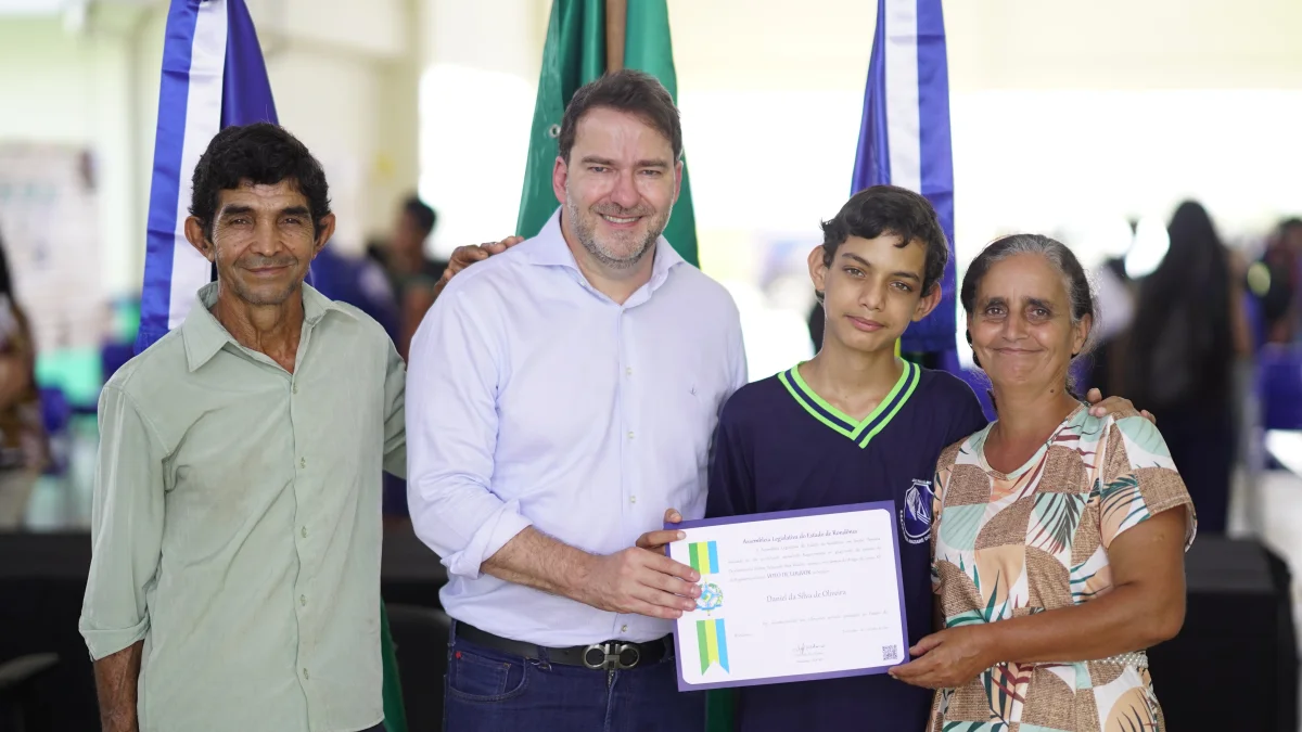 Alex Redano destaca estudante de Jaci-Paraná reconhecido pela ciência nacional Alex Redano destaca estudante de Jaci-Paraná reconhecido pela ciência nacional