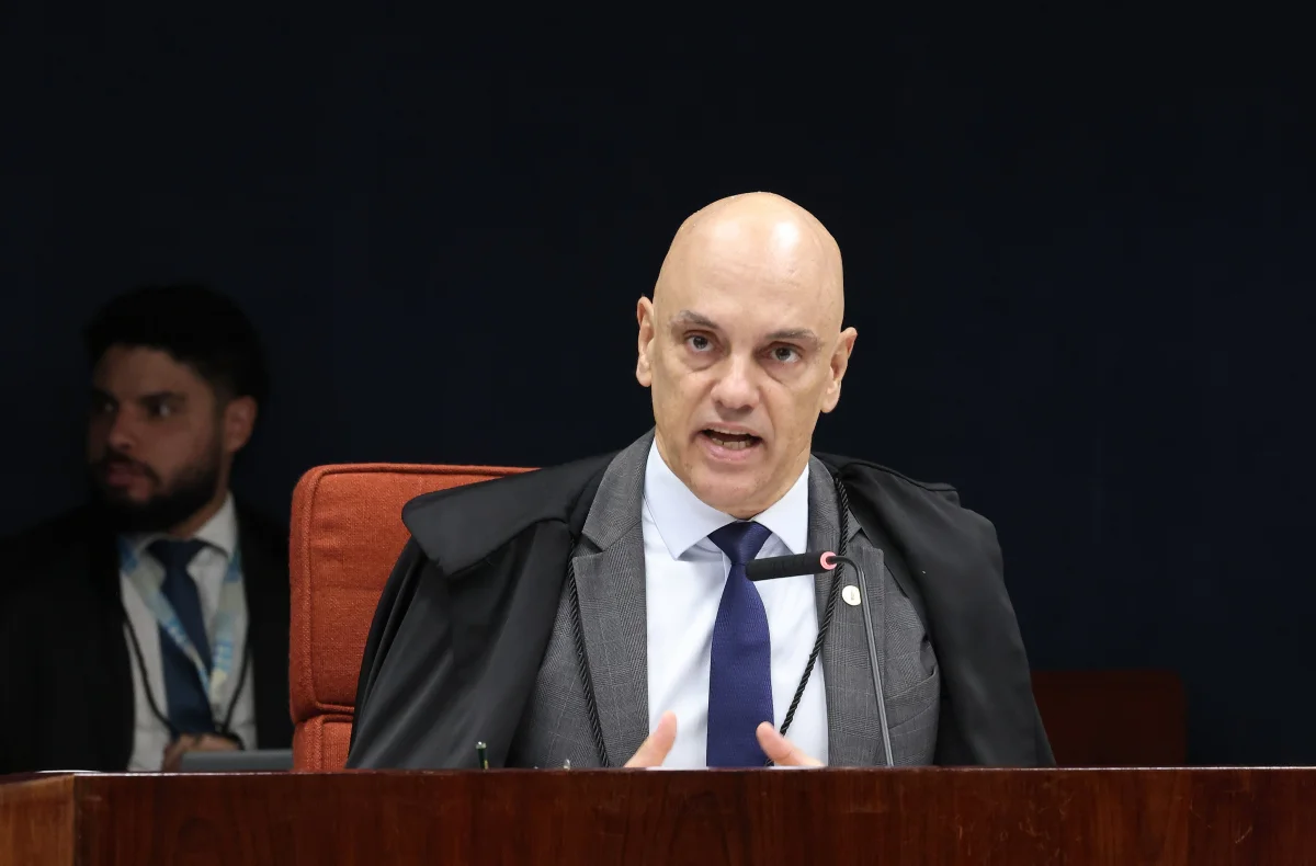 Carta divulgada por Flávio: Moraes dá cinco dias para PGR avaliar se Bolsonaro descumpriu ordem judicial