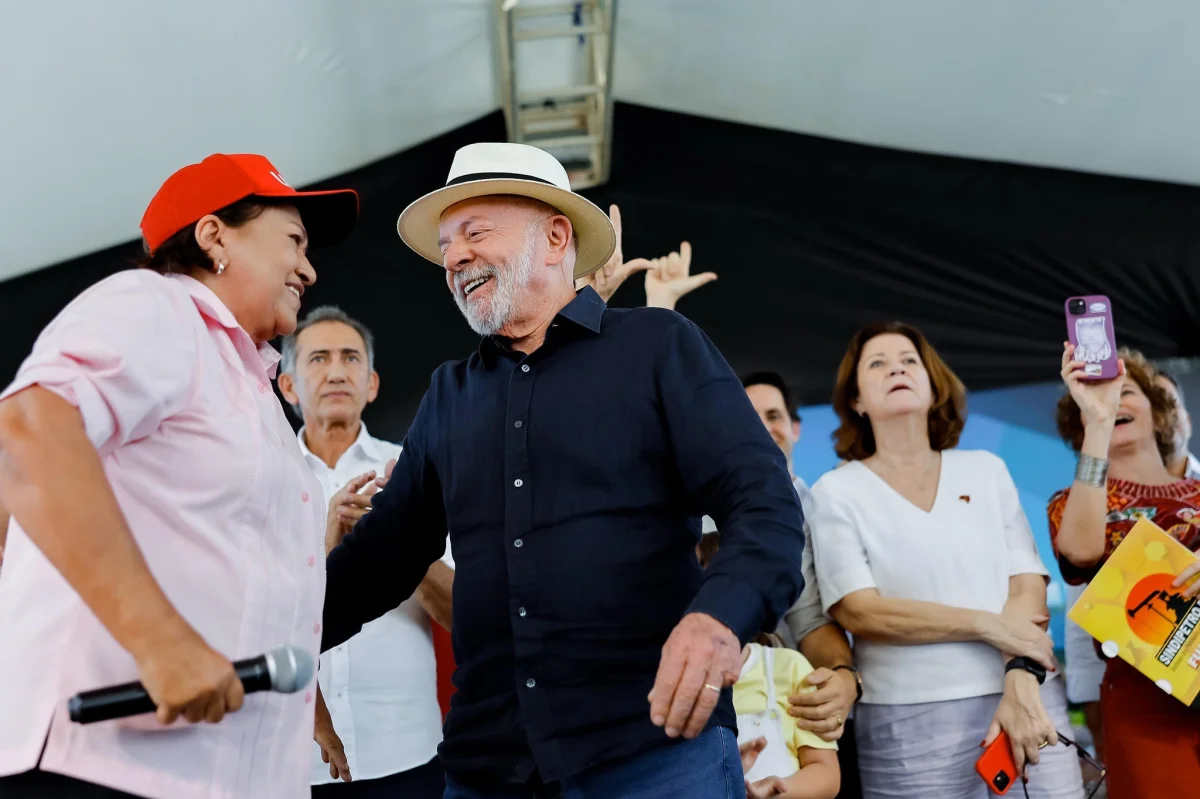 Na reta final antes de proibição pela lei eleitoral, Lula faz 47 viagens, visitas e entregas em dois meses