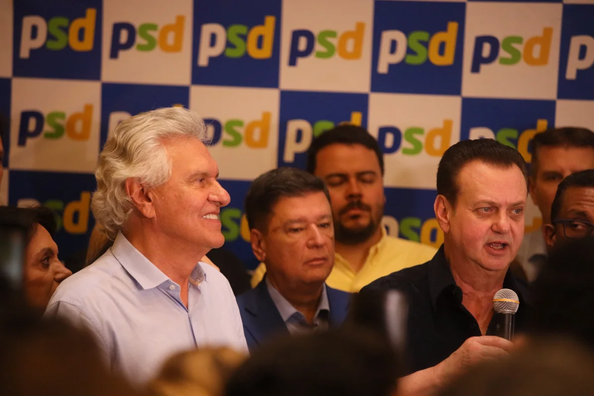 'Quem rouba com a mão esquerda ou com a mão direita é ladrão', diz Caiado