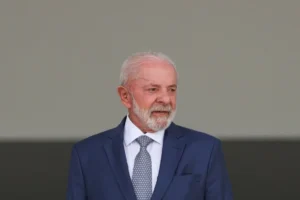 Lula comentou Copa, manteve perfis em redes sociais e divulgou cartas sem restrição durante os 580 dias preso em Curitiba
