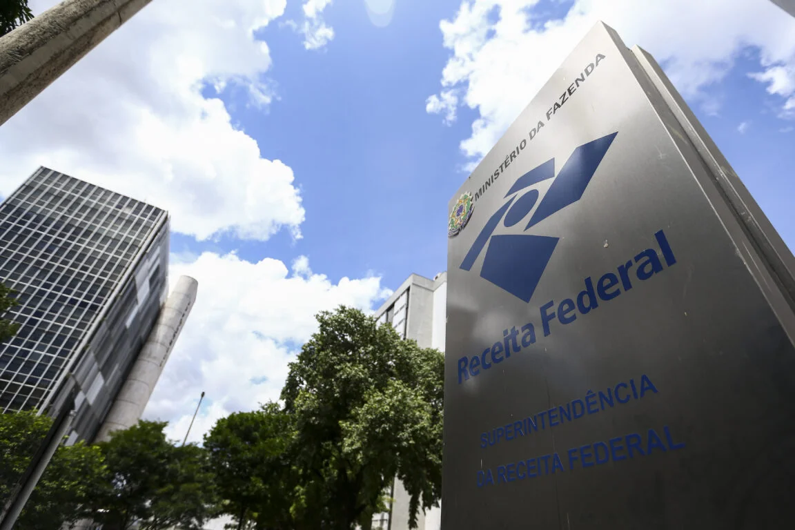 Após quatro anos sem concurso, Receita Federal surpreende e abre novo concurso; veja data, salários e vagas