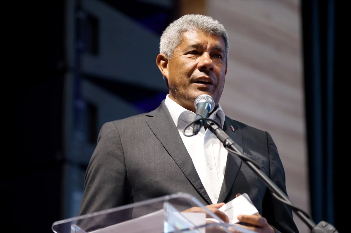 Promessas de Jerônimo Rodrigues: governador da Bahia criou delegacia contra crimes cibernéticos; meta de criação de Zonas Especiais de Indústrias e de Serviços não foi cumprida