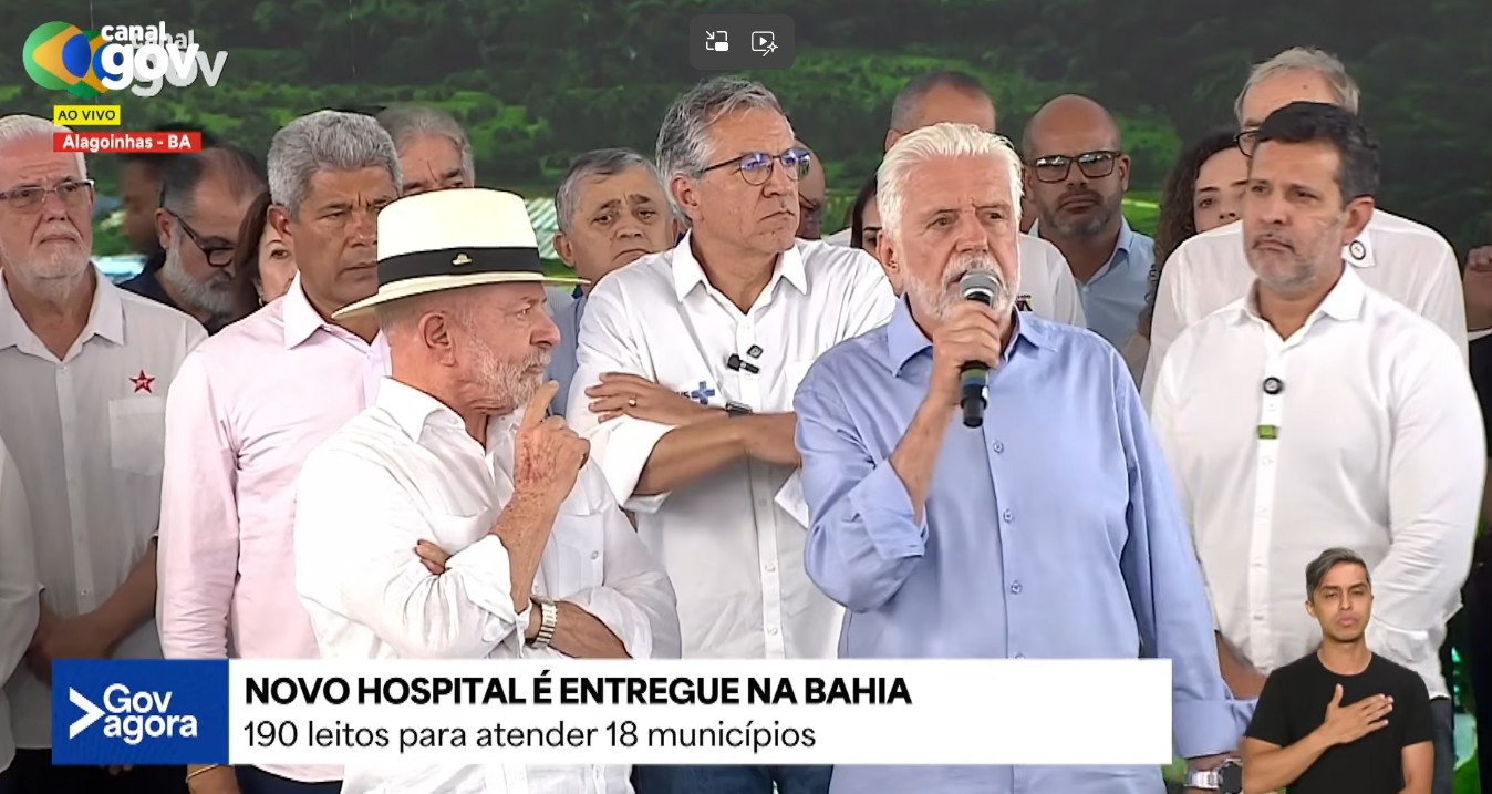 Na Bahia, Lula aparece ao lado de Jaques Wagner e exalta aliado: 'A gente escolhe companheiros'