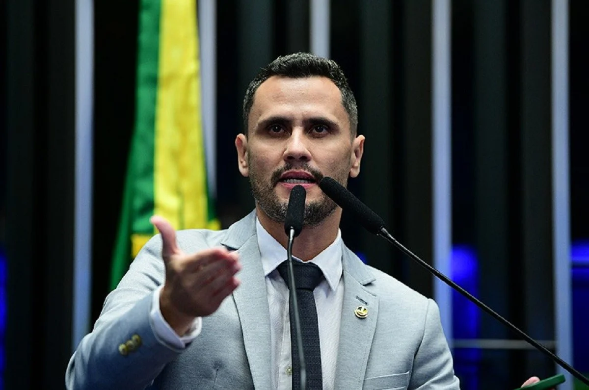 Republicanos diz que Cleitinho não será candidato em MG, mas senador nega; o que diz a lei eleitoral