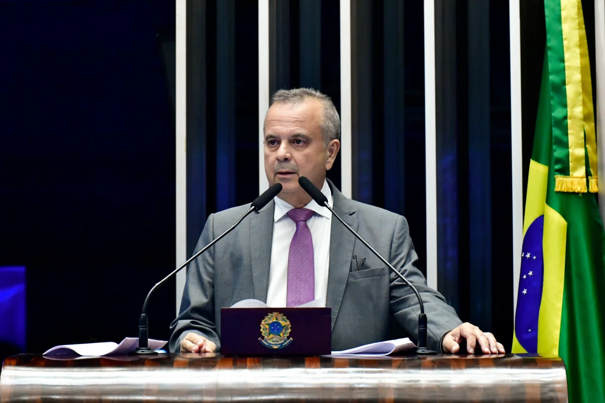 Coordenador de pré-campanha nega que Flávio esteja tentando imprimir 'estilo Jair' após desgastes