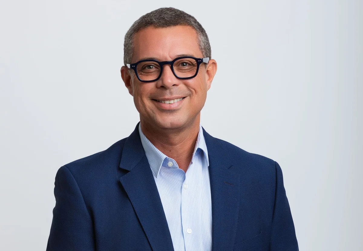 Promessas de Fábio Mitidieri: governador de Sergipe criou programa para cirurgias, mas não fixou piso salarial para as polícias