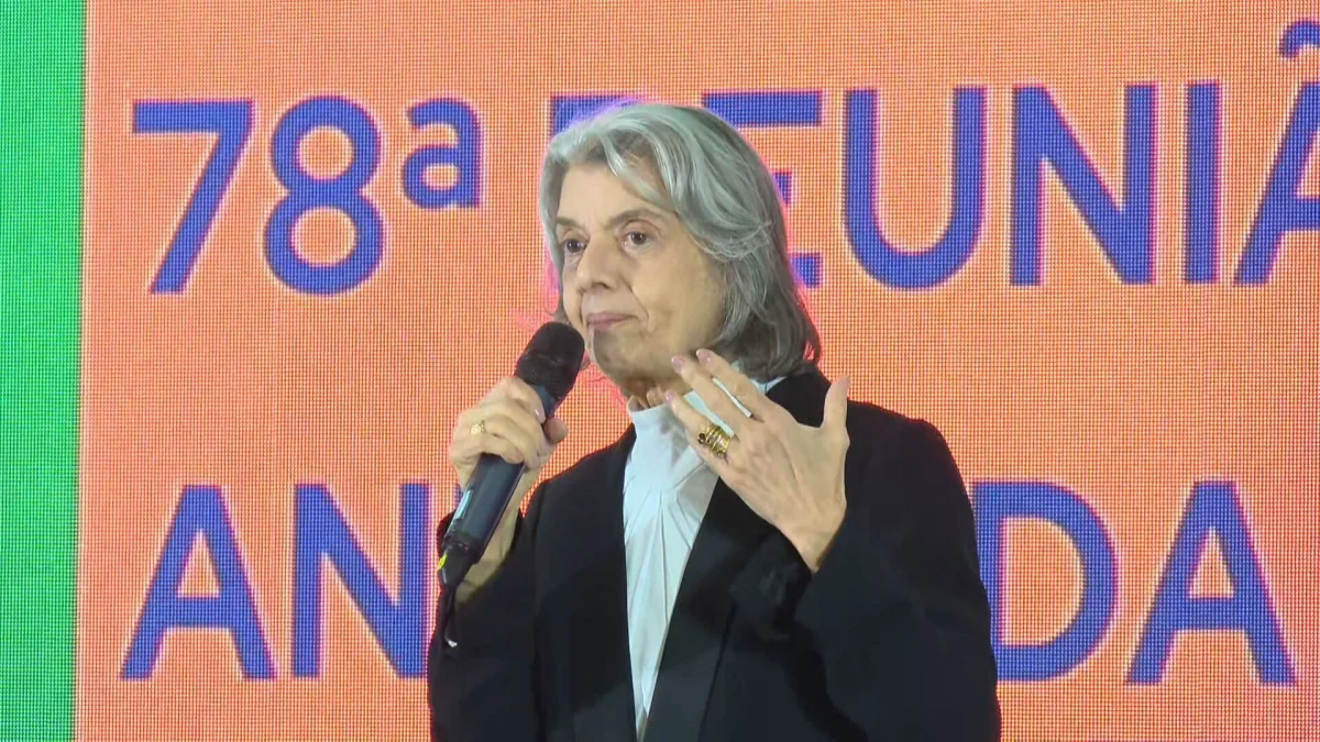 Sem citar Trump, Cármen Lúcia defende democracia e diz que ninguém deve interferir no país