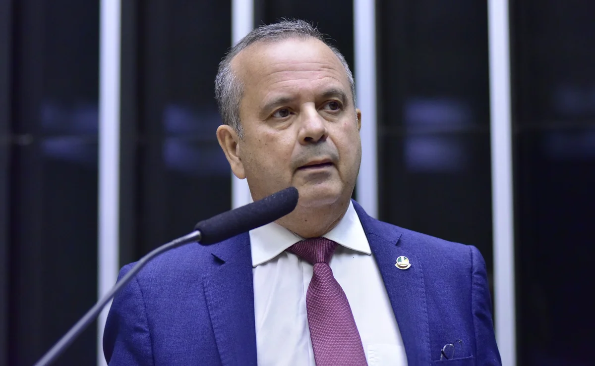 Campanha de Flávio se reúne com presidente do TSE e pede apuração de perfis falsos nas redes que atacam o pré-candidato