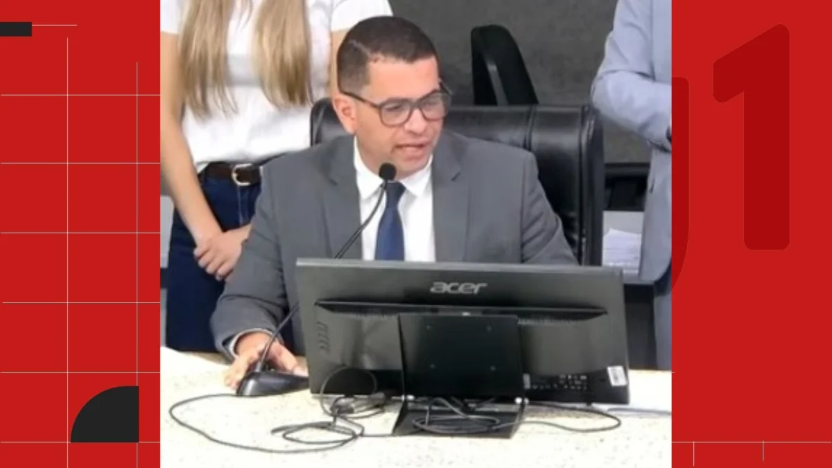 VÍDEO: presidente da Câmara de Vitória xinga no microfone ao encerrar sessão: 'Quero de se f***'