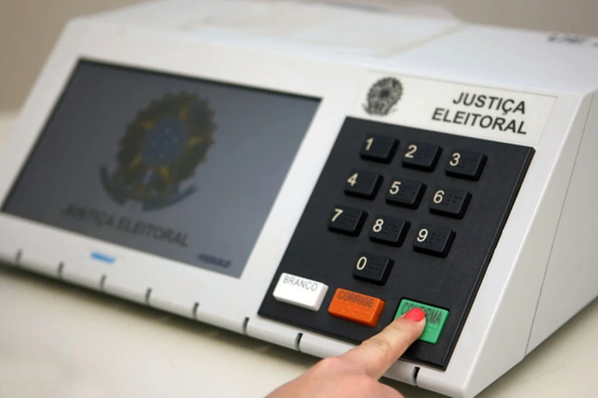 Federações partidárias neutras na corrida presidencial reúnem 3,7 mil candidatos nas eleições