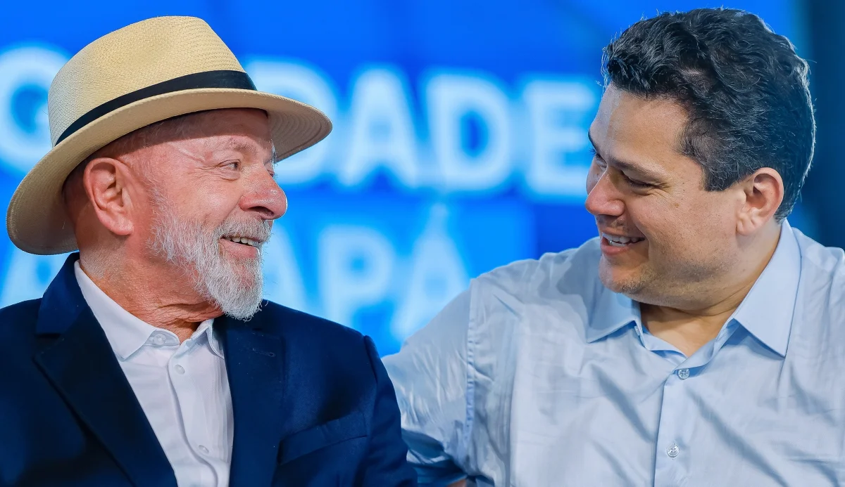 Alcolumbre acompanha Lula em visita a navio-sonda da Petrobras no Oiapoque após reaproximação