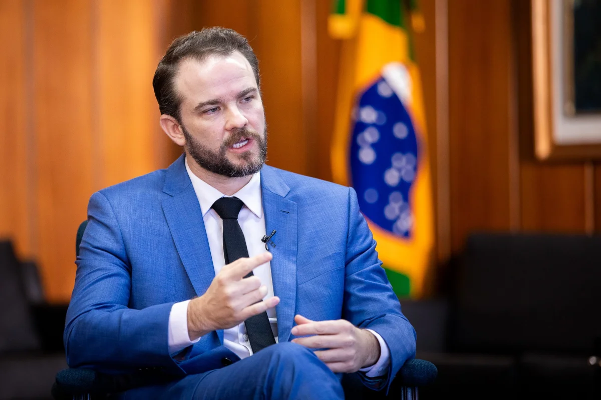 Em nome da campanha de Lula, Durigan acena com ajuste gradual das contas públicas para reduzir taxa de juros