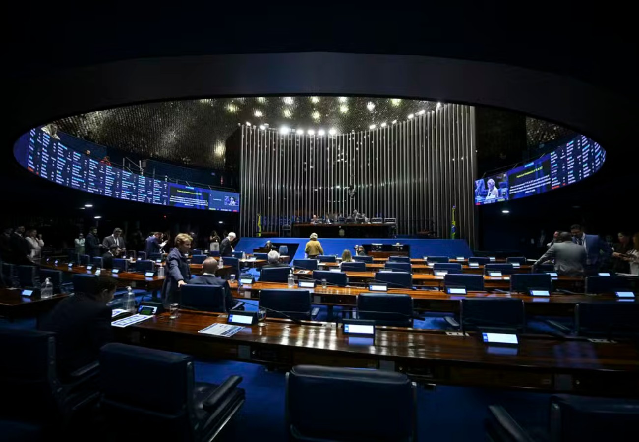 Quaest no RS para o Senado: Manuela d'Ávila (PSOL), 12%; Paulo Pimenta (PT), 9%; Marcel van Hattem (Novo), 9%; Ubiratan Sanderson (PL), 8%;
Germano Rigotto (MDB), 8%