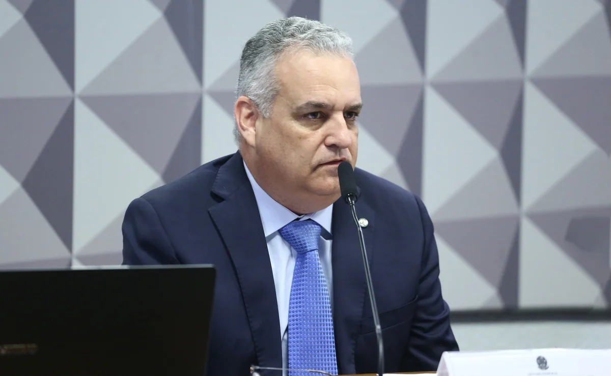Alfredo Gaspar foi promotor de Justiça, secretário de Segurança de Alagoas e relator da CPMI do INSS antes de ser anunciado vice de Flávio