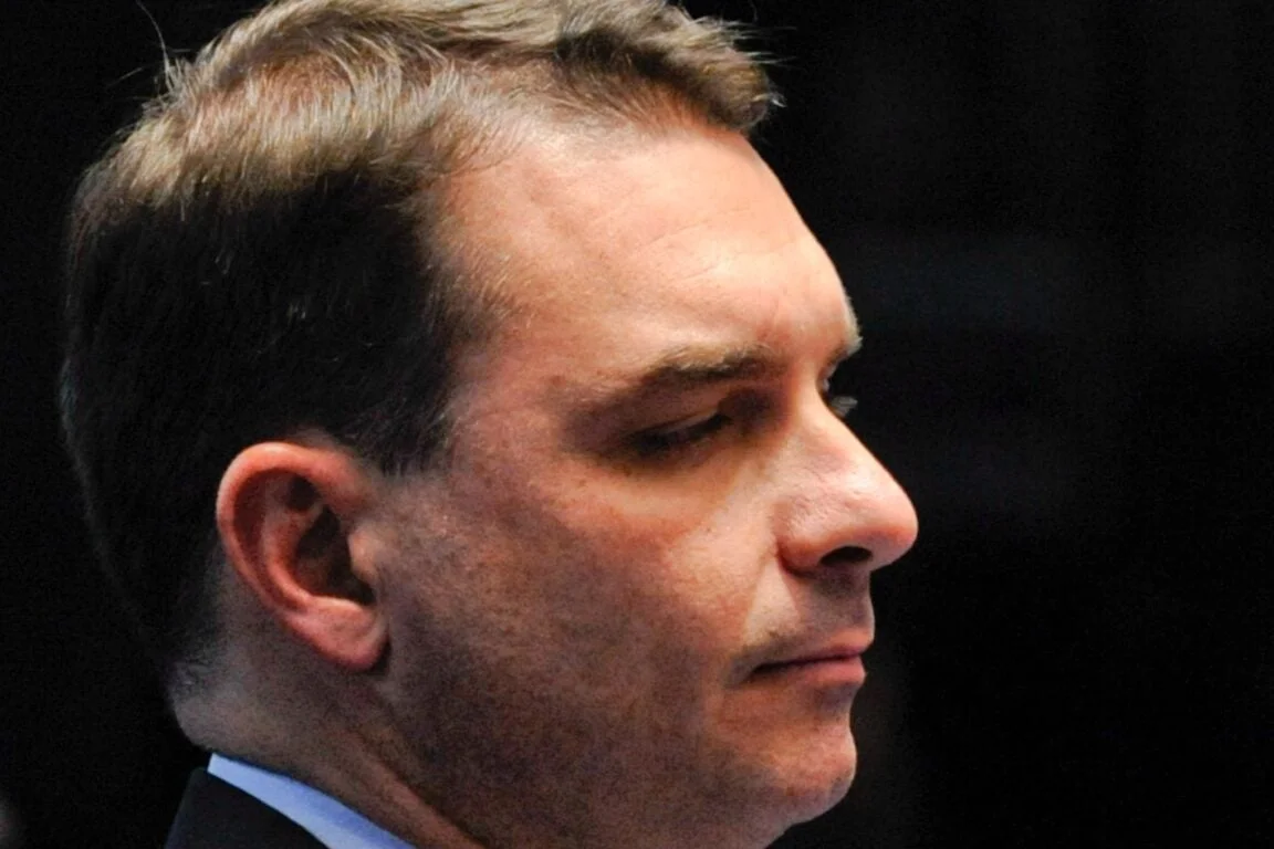 Nunes Marques determina que candidatura de Flávio Bolsonaro seja entregue ao Partido Liberal
