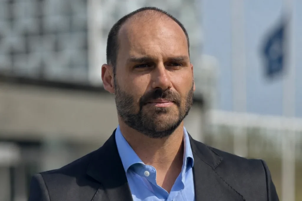 ‘Brasil está doente’, diz Eduardo Bolsonaro ao repudiar decisão de Moraes