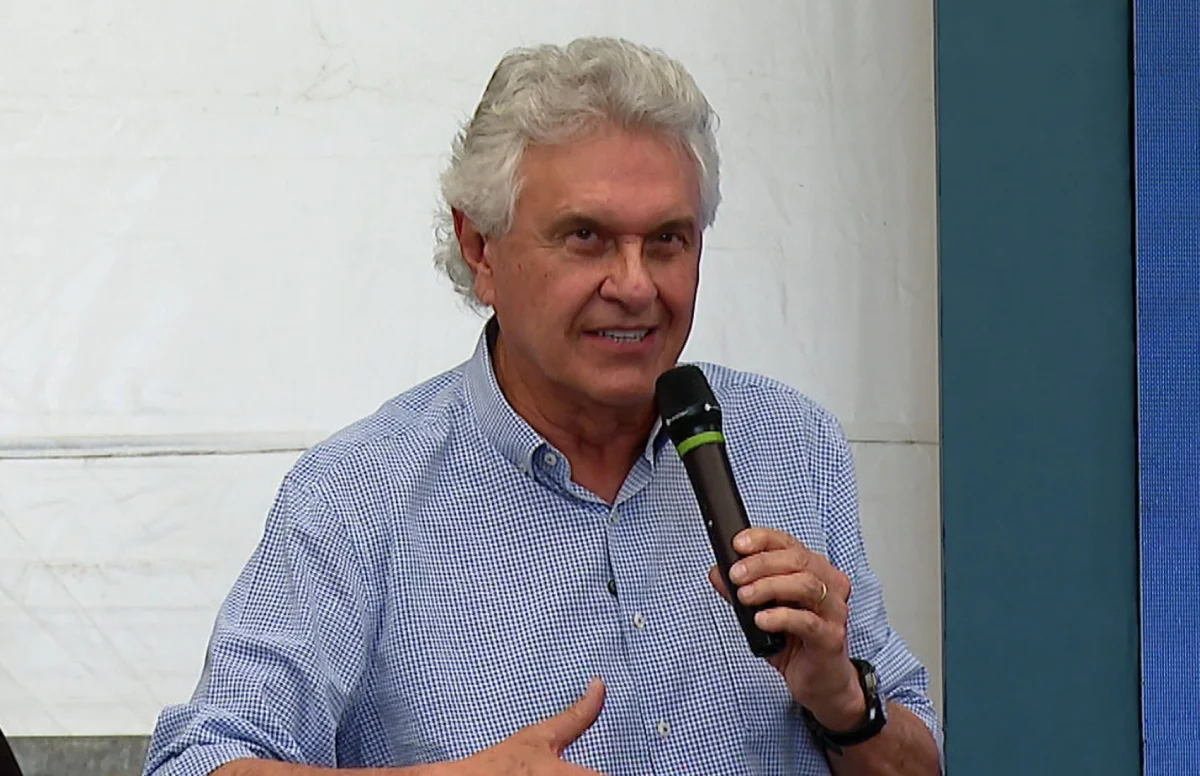 'Eu sou a raiz, não sou sabor agro', diz Caiado ao rivalizar com Flávio Bolsonaro por voto do agronegócio