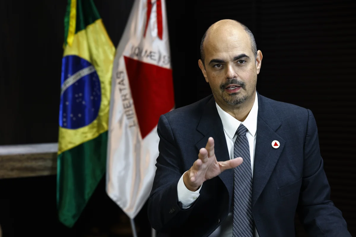 Datafolha em MG: 41% aprovam trabalho de Simões como governador, e 32% desaprovam