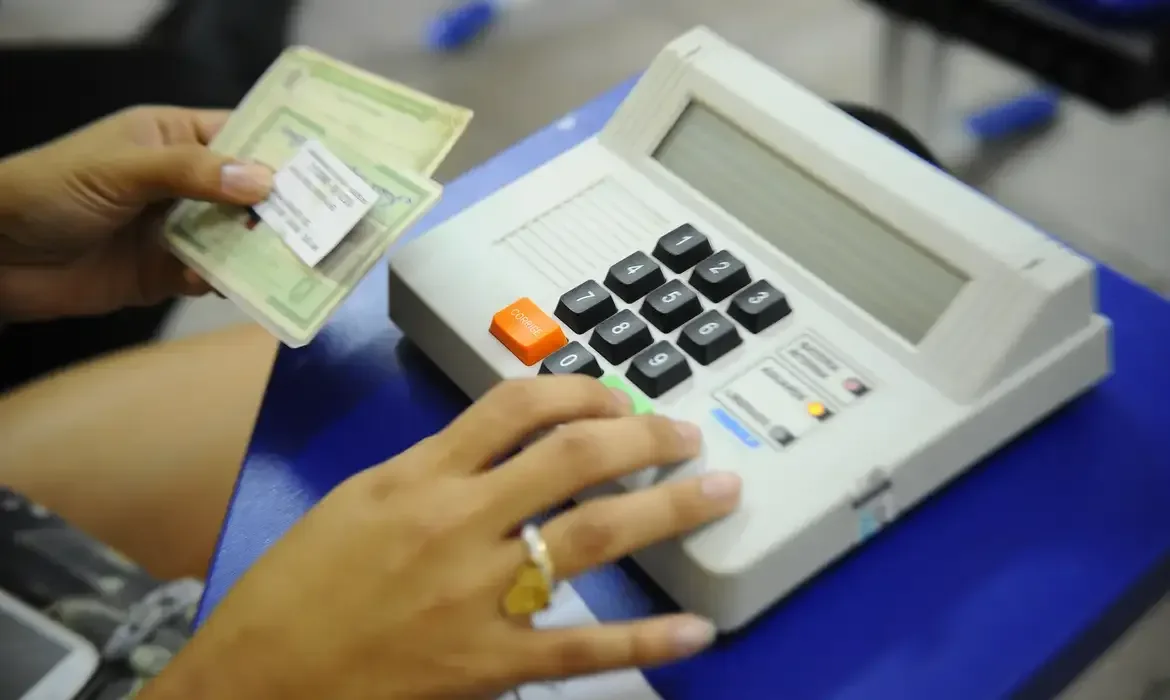 Quase 1 milhão de brasileiros no exterior poderão votar nas eleições