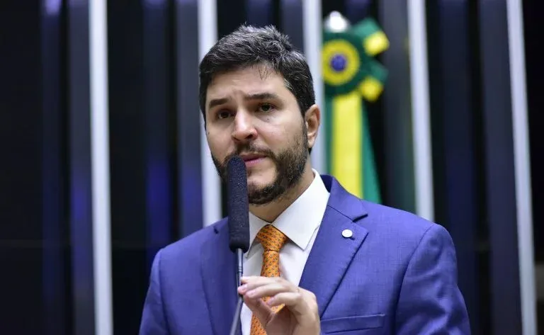 Maurício Carvalho defende investigação sobre Moraes e afirma que ninguém está acima da lei Maurício Carvalho defende investigação sobre Moraes e afirma que ninguém está acima da lei