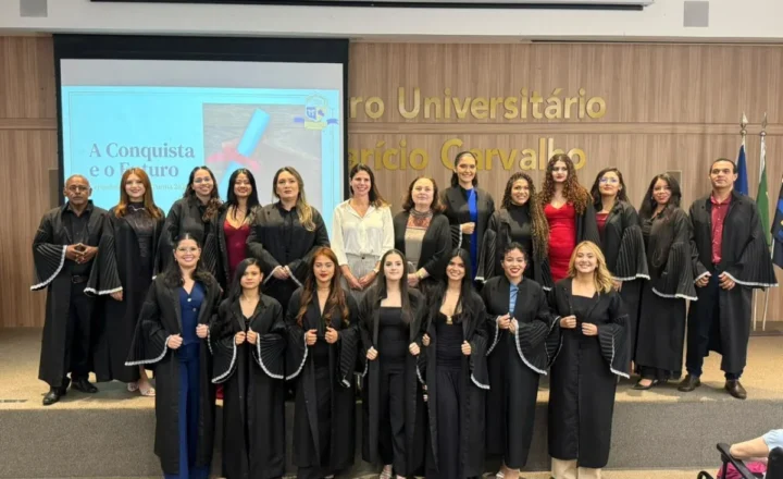 Cerimônia da Beca celebra sonhos e reúne famílias na Faculdade Metropolitana
