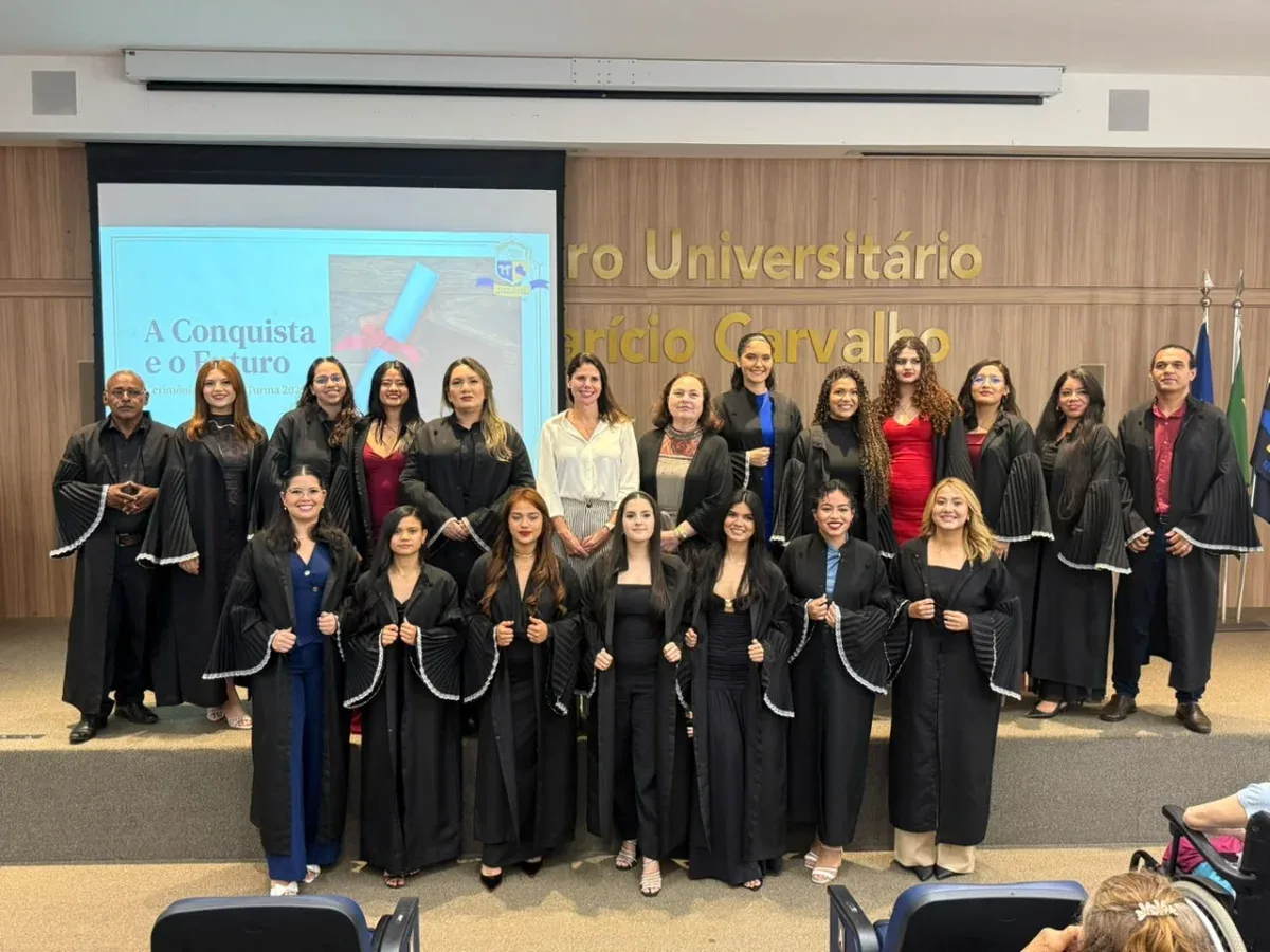 Cerimônia da Beca celebra sonhos e reúne famílias na Faculdade Metropolitana
