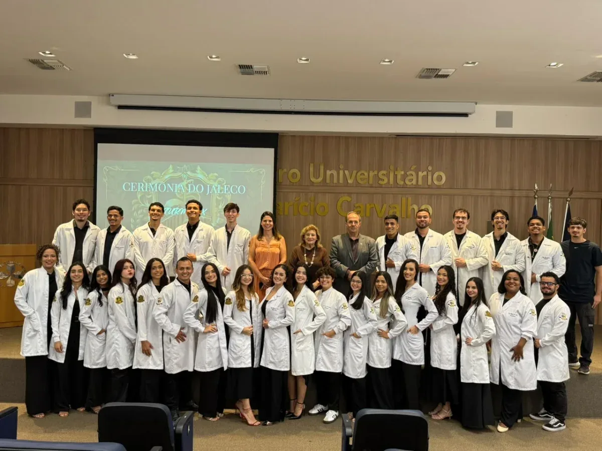Cerimônia do Jaleco celebra o início da trajetória dos acadêmicos de Medicina da Faculdade Metropolitana Cerimônia do Jaleco celebra o início da trajetória dos acadêmicos de Medicina da Faculdade Metropolitana