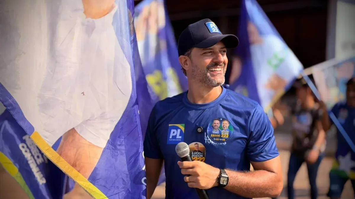 Lucas Torres inicia caminhada pelos bairros de Buritis e é recebido por moradores Lucas Torres inicia caminhada pelos bairros de Buritis e é recebido por moradores
