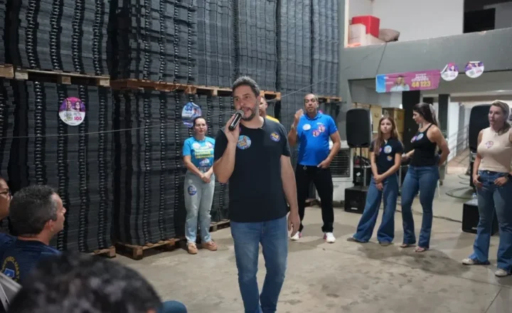 Maurício Carvalho se reúne com integrantes de bloco e reforça compromisso com a cultura de Porto Velho