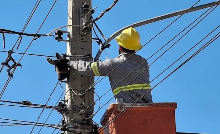 Pedido de providência do vereador Dr. Júnior Queiroz é atendido com melhoria na iluminação da Rua Surubim