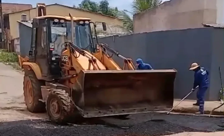 Pedido de providência do vereador Dr. Júnior Queiroz é atendido com operação tapa-buracos no Nova Floresta