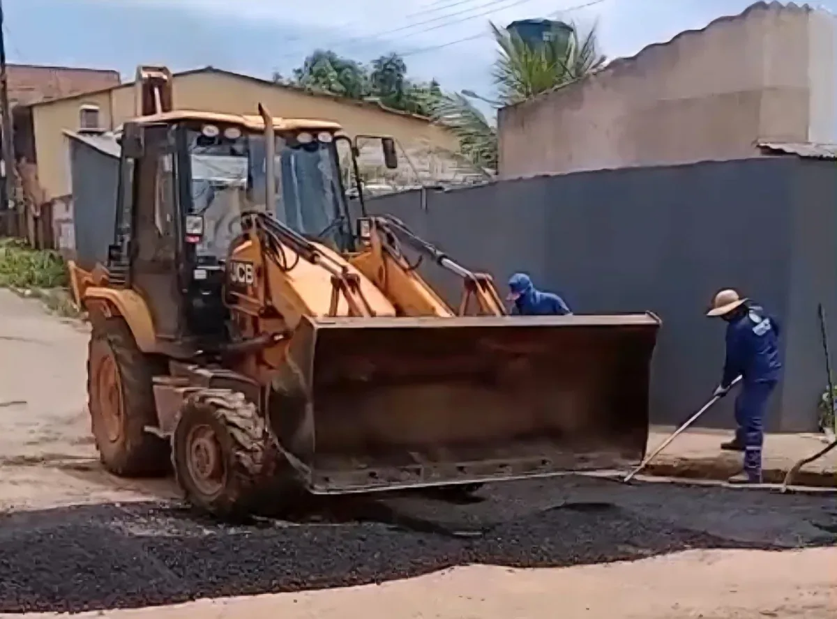 Pedido de providência do vereador Dr. Júnior Queiroz é atendido com operação tapa-buracos no Nova Floresta