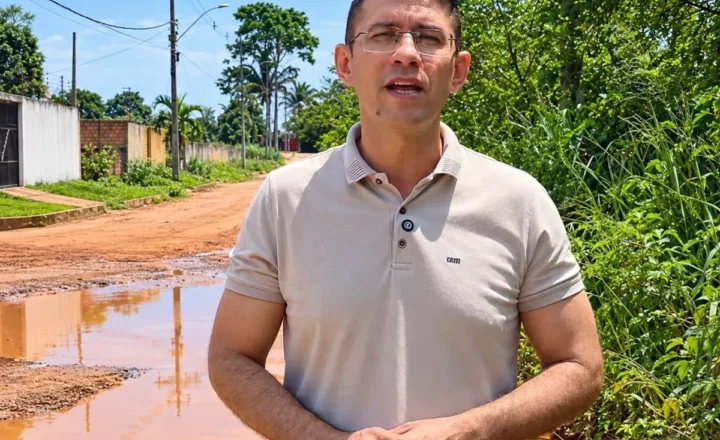 Pedro Geovar cobra recuperação de rua no Nova Esperança