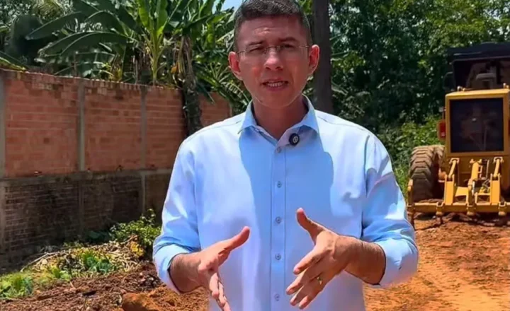Após cobrança de Pedro Geovar, Prefeitura limpa córrego no Cidade Nova