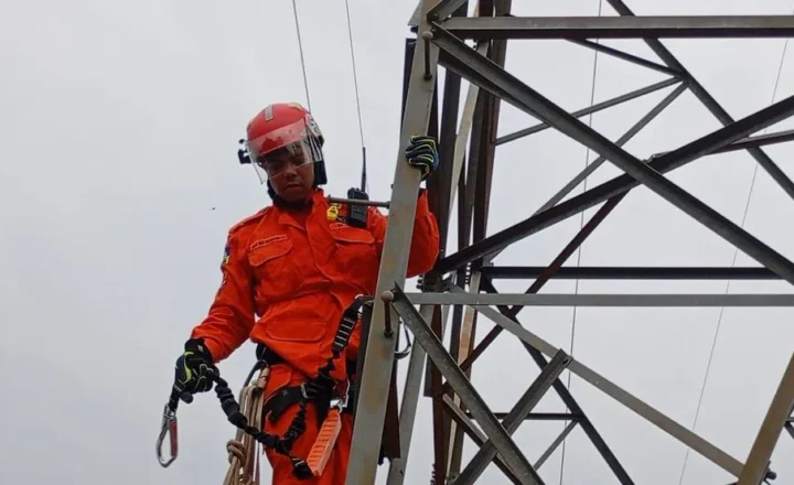 Criança de 5 anos é resgatada de torre de transmissão em Ariquemes, RO, a mais de três metros de altura
