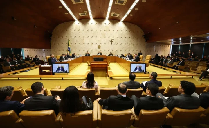 STF suspende análise sobre caso Moraes após sessão marcada por divergências entre ministros