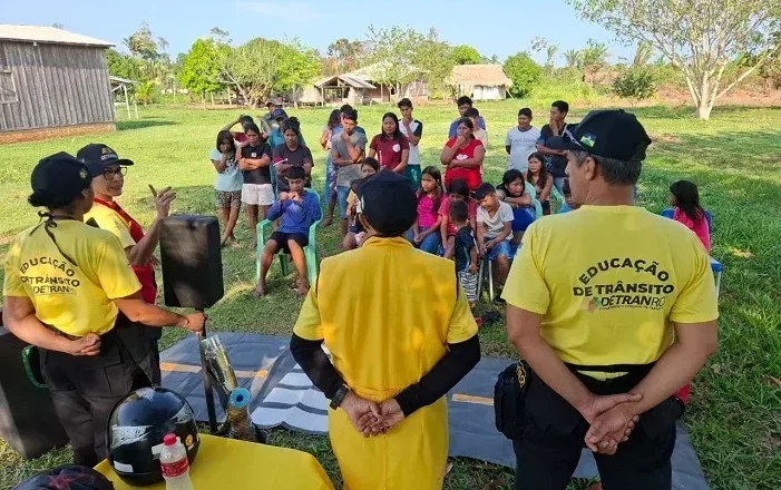 Ações de Educação de Trânsito chegam às aldeias indígenas na região de Nova Dimensão