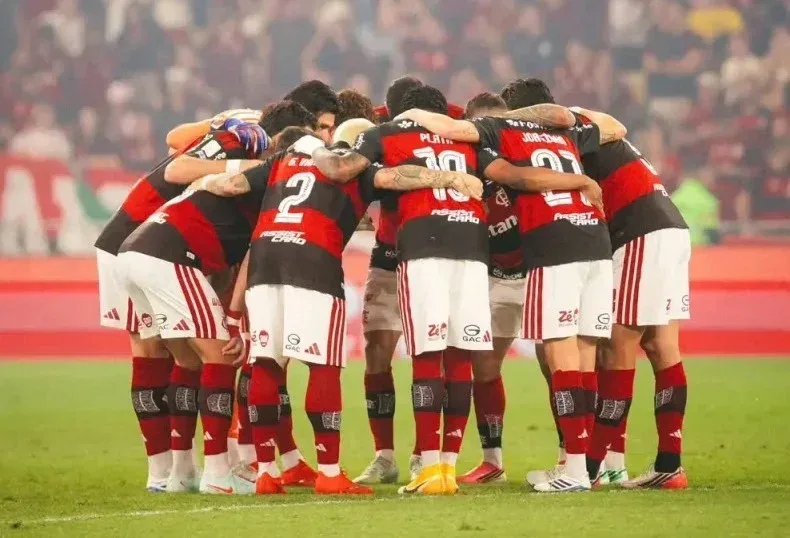 Flamengo bate Bragantino e abre três pontos para o Palmeiras na ponta Flamengo bate Bragantino e abre três pontos para o Palmeiras na ponta