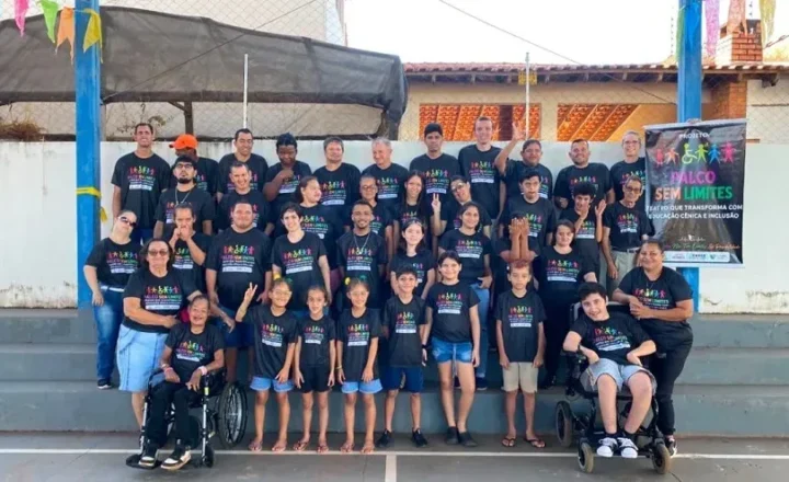 Palco Sem Limites leva teatro às escolas de Rolim de Moura e promove inclusão